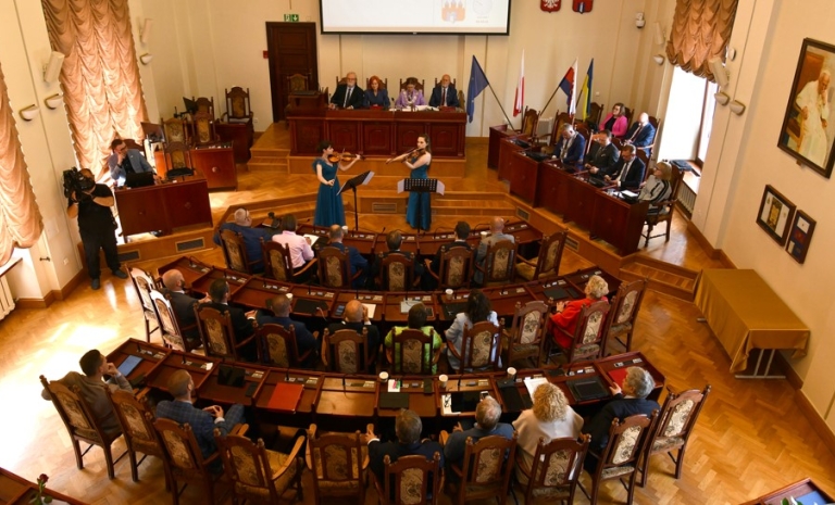 Bydgoszcz. Sesja Rady Miasta z wyróżnieniami dla samorządowców